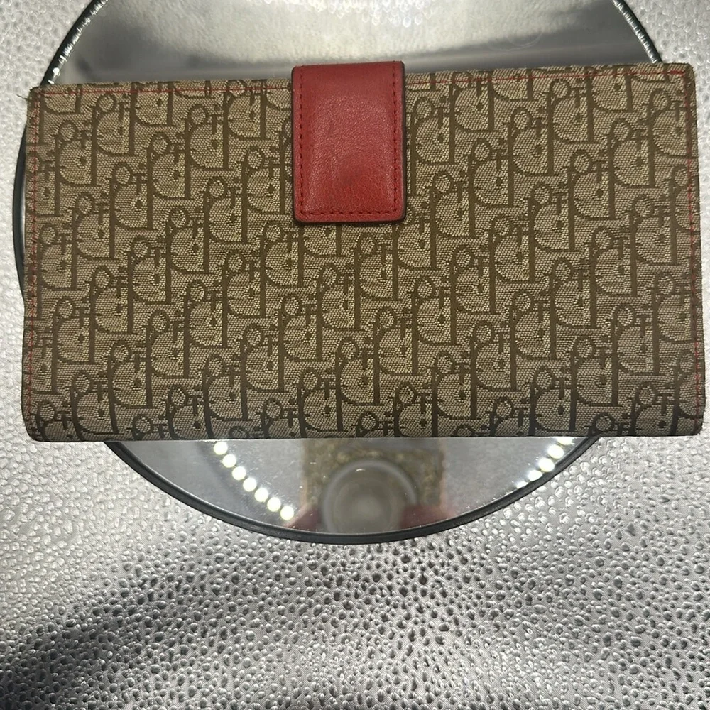 Dior wallet